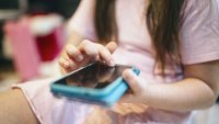 Нискокачественото AI съдържание води до когнитивен упадък и склонност към насилие сред децата