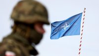 НАТО обсъжда дали да разположи още американски ядрени оръжия в Европа