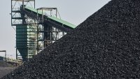 Производството и доставките на въглища отчитат значителен спад през април
