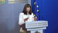 Обсъждат се варианти за повишаване на детските надбавки и помощите за ученици