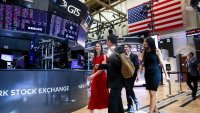 S&P 500 започва търговията с ръст, цената на петрола спада*