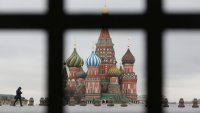 Русия възобновява покупките на злато и валута за резервния си фонд