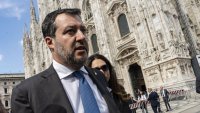 Крайнодесният лидер на Италия Матео Салвини се бори за политическо оцеляване