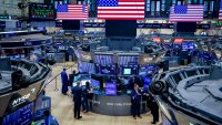 Новите върхове на доходността по облигациите тласнаха Dow към трети пореден спад 