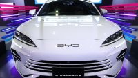 Продажбите на BYD се свиват с над 15% през април