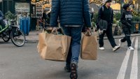 Потребителските заеми в САЩ спадат през май за първи път от 2024 г.