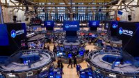 Индексът Dow Jones премина границата от 52 000 пункта за първи път в историята