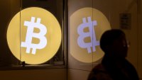 Отливът на 235 млрд. долара от биткойна говори за много по-голяма промяна в криптосектора