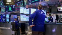 Технологичните акции оглавяват ръстовете на Wall Street на старта на сесията*