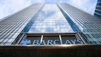 Трейдърите и борсовата волатилност помогнаха на Barclays да запише силна печалба