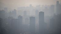 Намаляващите въглеродни емисии в Китай може да изместят по-рано пика на замърсяване