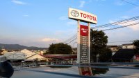 Продажбите на Toyota отбелязват спад за шести пореден месец поради слабото търсене в Китай