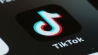 Под натиска на регулаторите TikTok затяга проверките на възрастта в Европа