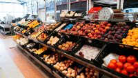 Инфлацията през април остава висока, макар и под предварителните оценки