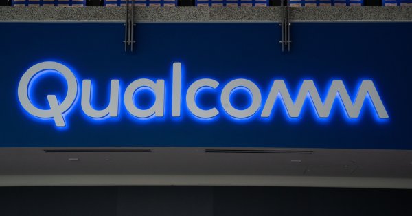 Qualcomm се справя със забавянето отчасти чрез замразяване на наемането