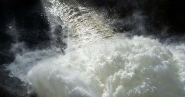 НЕК е надвишила разрешените водни количества за производство на ток
