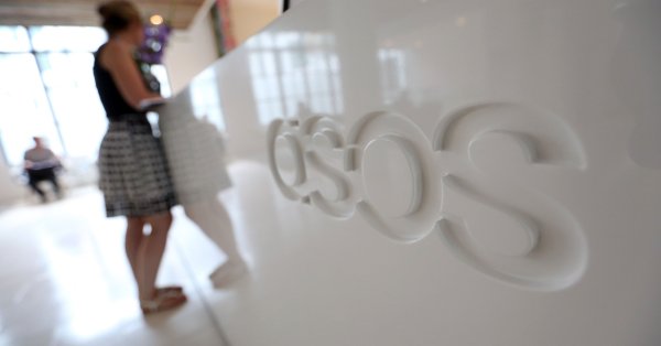 Преговорите на ASOS с кредиторите потопиха акциите на компаниятаИнфлацията донесе