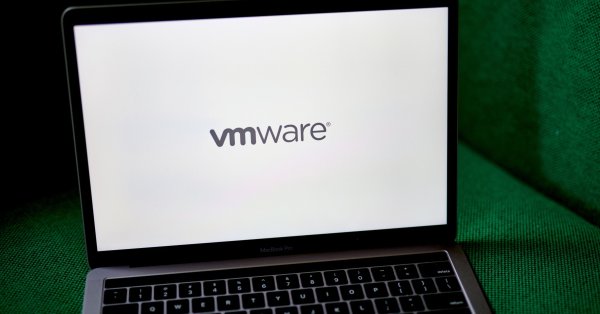 През май Broadcom заяви че планира да придобие VMware като