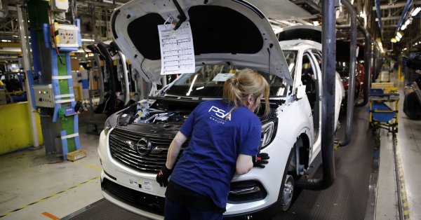 Автомобилните производители в цяла Европа се сблъскват с проблеми при