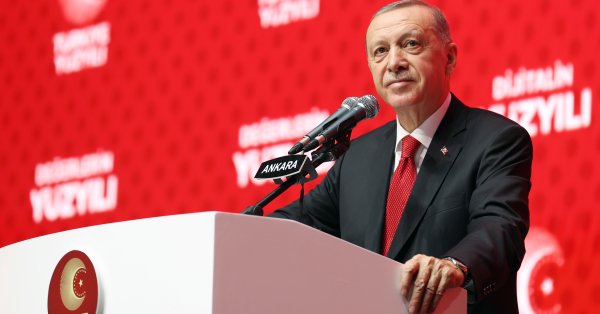 Президентът на Турция Реджеп Ердоган на практика откри предизборната си
