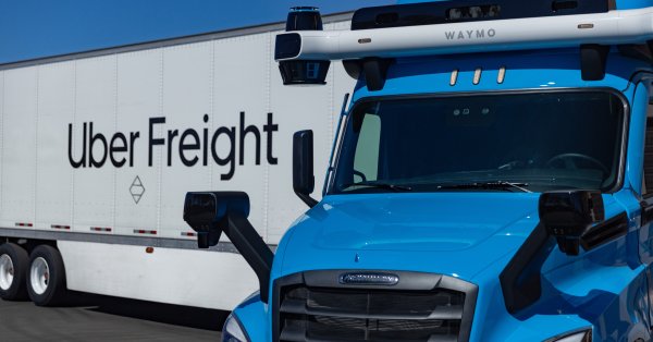Камионите Freightliner оборудвани с многобройни сензори ще се тестват на