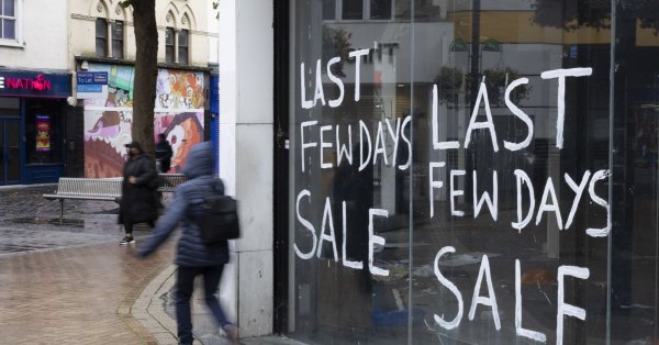 Според него АЦБ е с два до три процентни пункта