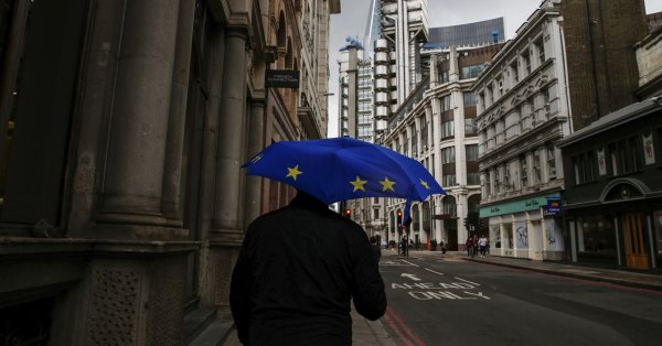 Мрачната прогноза поднови дебата за Brexit които мнозина смятаха че