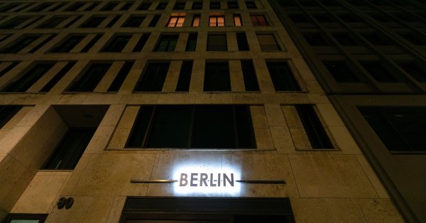 Цените трябва да паднат“, каза Шолц на пресконференция в Берлин.