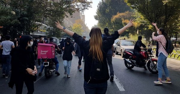 Трито жени технологии и бедност е горивото зад демонстрациите коментира Мостафа
