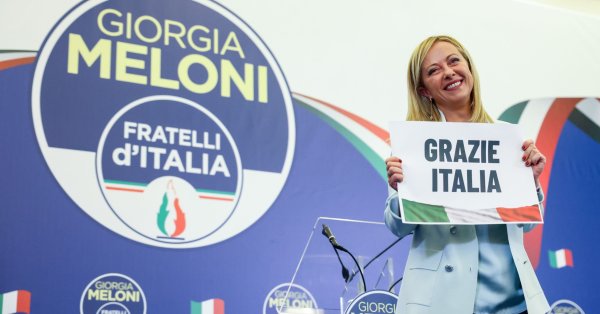 Към Италиански братя чийто партиен символ все още е пламък