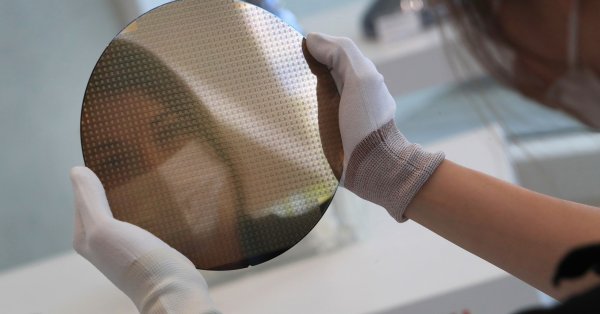 Петдесет години по късно САЩ и ЕС извършиха нов набег в