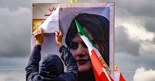 Иран е обхващан и преди от антиправителствени протести През 2009