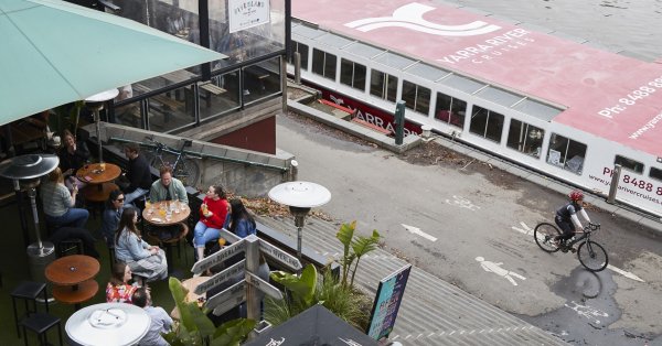 Очакванията на икономистите бяха за ръст от съответно 0 7 и