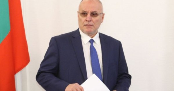 Под знака на политикатаПо думите му България се намира в