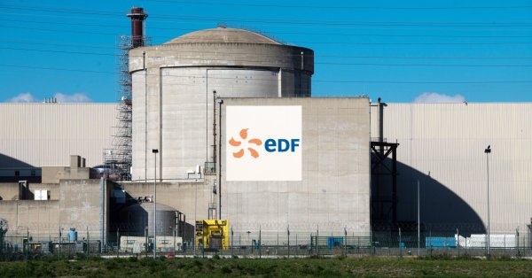 През март президентът Еманюел Макрон обяви че възнамерява отново да