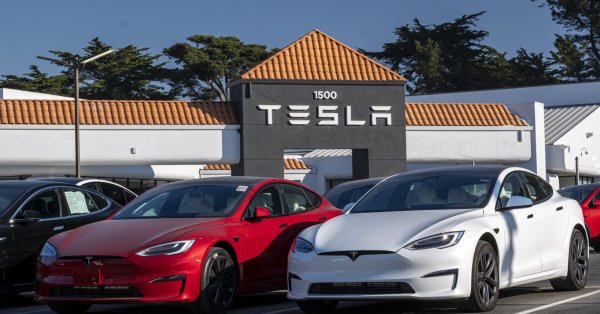 През 2021 г делът на Tesla достига 75 а година