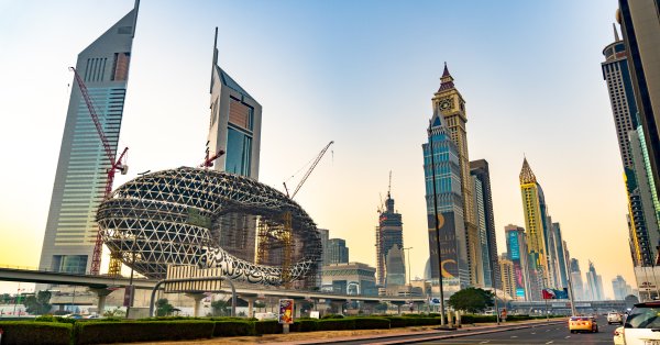 Дубай изважда от нафталина проекти за луксозни имоти заради новопристигащи