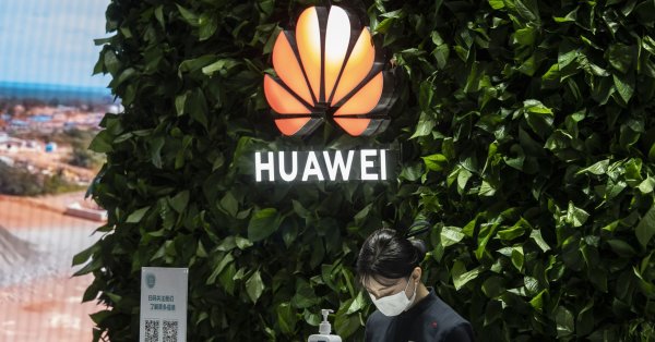 Huawei не е отговорила на запитването за коментар пред Ройтерс.Сенаторите