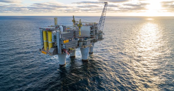 Изграждането на морски обекти за добив на нефт е по скъпо