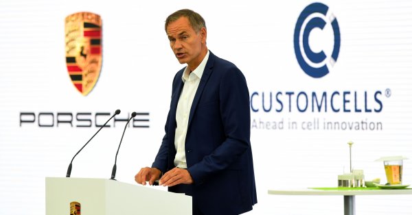 Електронните горива са разумно допълнение към електромобилността каза Блуме който