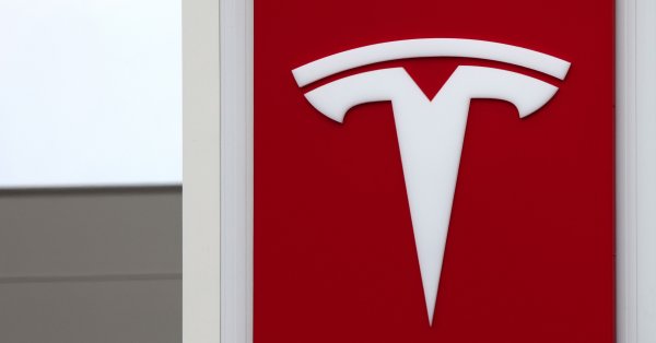 Tesla ще направи промени по автомобилите за да коригира проблема