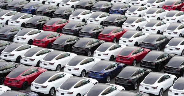 Регистрациите на изцяло електрически автомобили са нараснали с 35 на