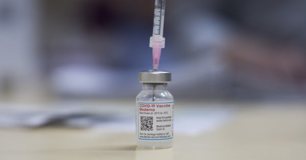 Търсенето на оригиналните ваксини срещу коронавируса също пое удар на международните