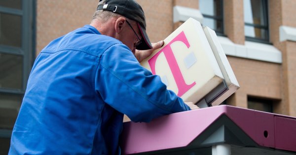 Deutsche Telekom отново повиши годишната си прогнозаDeutsche Telekom не продаде