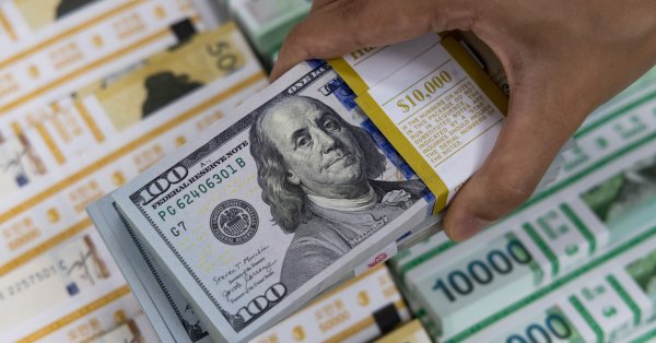Номиналният ефективен обменен курс на щатския долар се е повишил