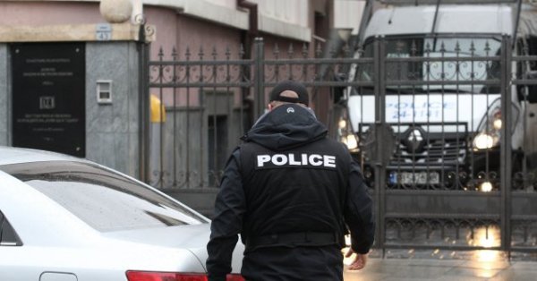 Демерджиев Справяме се с мигрантския натиск но границата не е