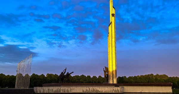 В Рига районът около 80 метровия паметник ще бъде затворен докато