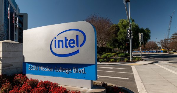 В някои отдели включително в групата за продажби и маркетинг на Intel може