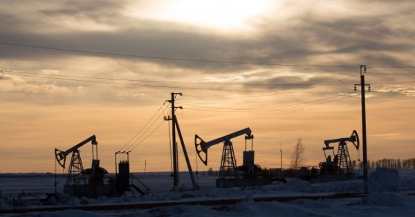 На физическия петролен пазар има недостиг на барели като предлагането