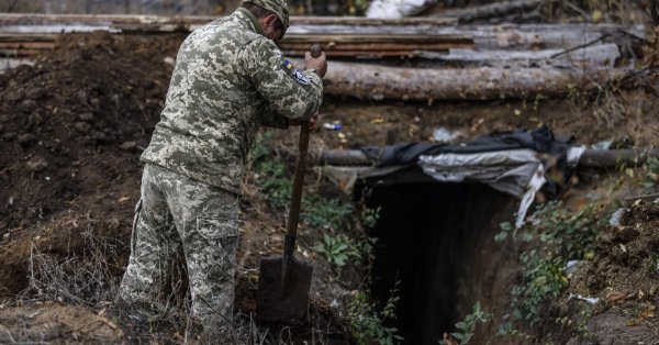 Продължават сраженията край южния украински град ХерсонТежки боеве разтърсиха района